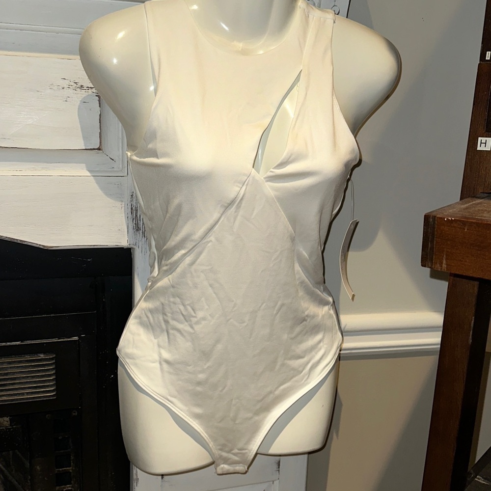 NEW Live In The Moment Women’s Cut Out Tank white Sexy Bodysuit‎ Size Small